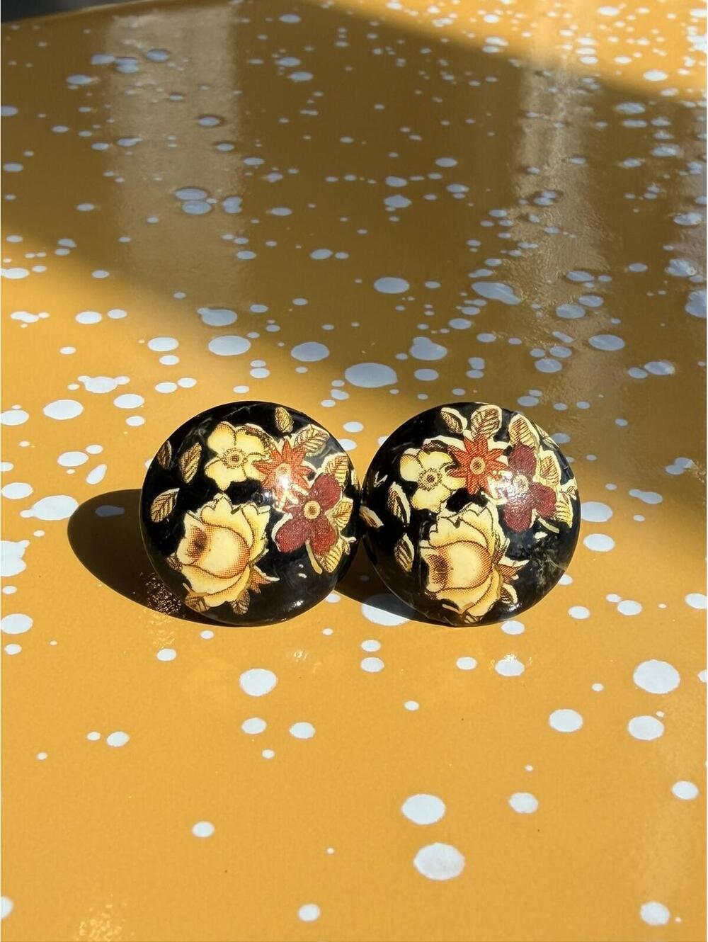 Vintage Cloisonné Style Floral Button Earrings Retro Mod - Picture 3 of 5
